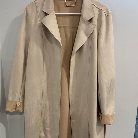 Tahari Cream Trench Faux Suede Coat with Classic Lapels and Mid-Length Design - Picture 10 of 12